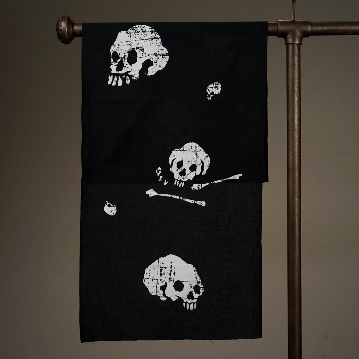 SCATTERING OF SKULLS - TENUGUI / GSV-24-SS-G04