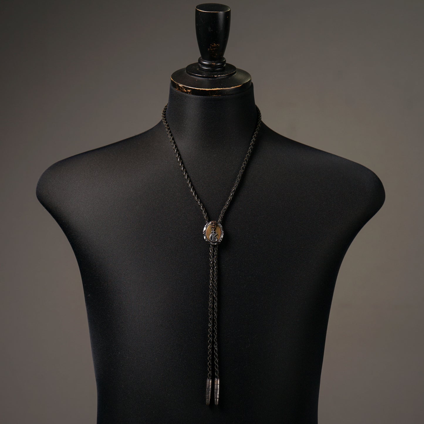BOLO - TIE "G"/ GALCIA×GSV-07