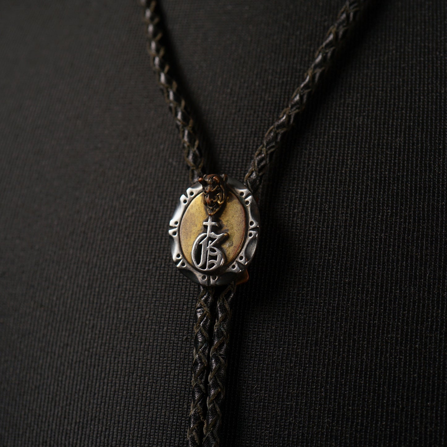 BOLO - TIE "G"/ GALCIA×GSV-07