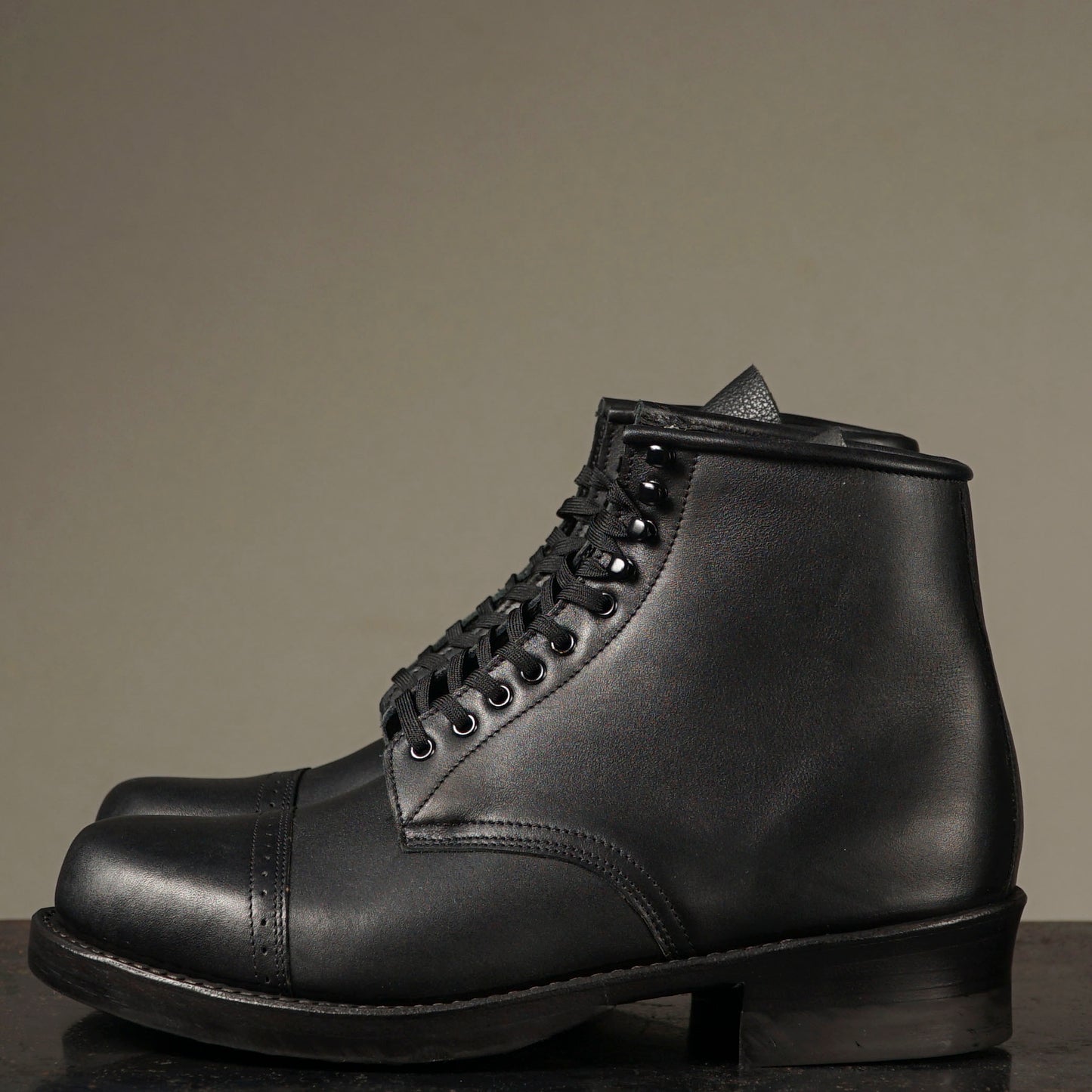 STRAIGHT TIP SHOES