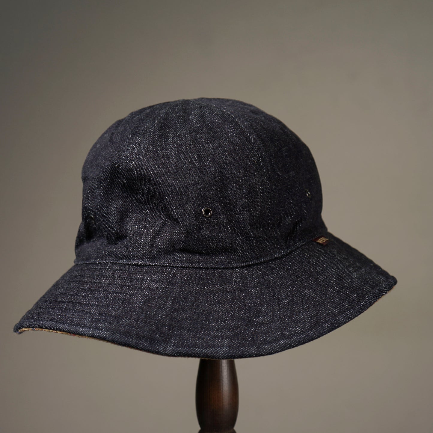 LOOK INVADING - REVERSIBLE HAT / WRD53G05