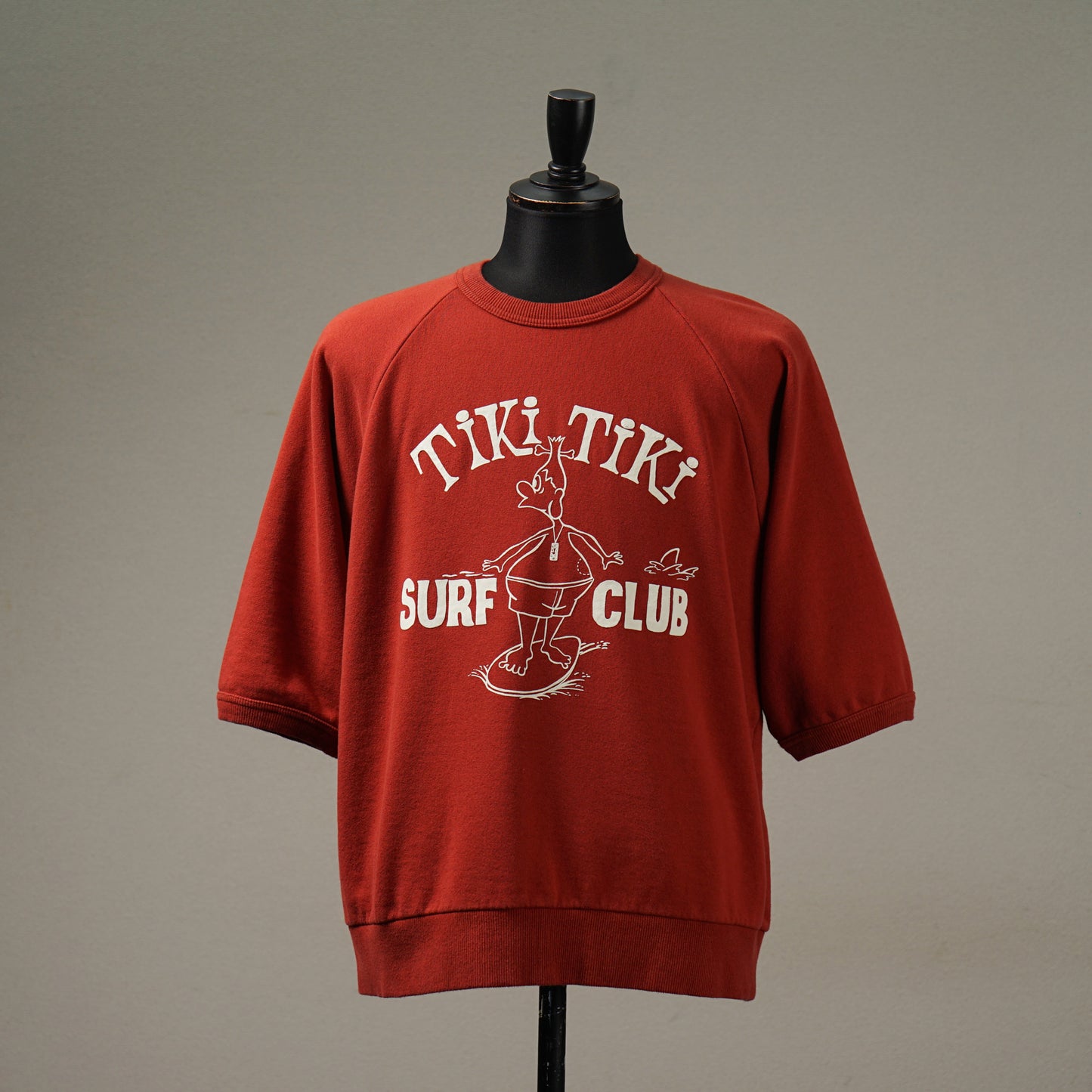 TIKITIKI SURF CLUB - S/S SWEAT / WRD-24-SS-15