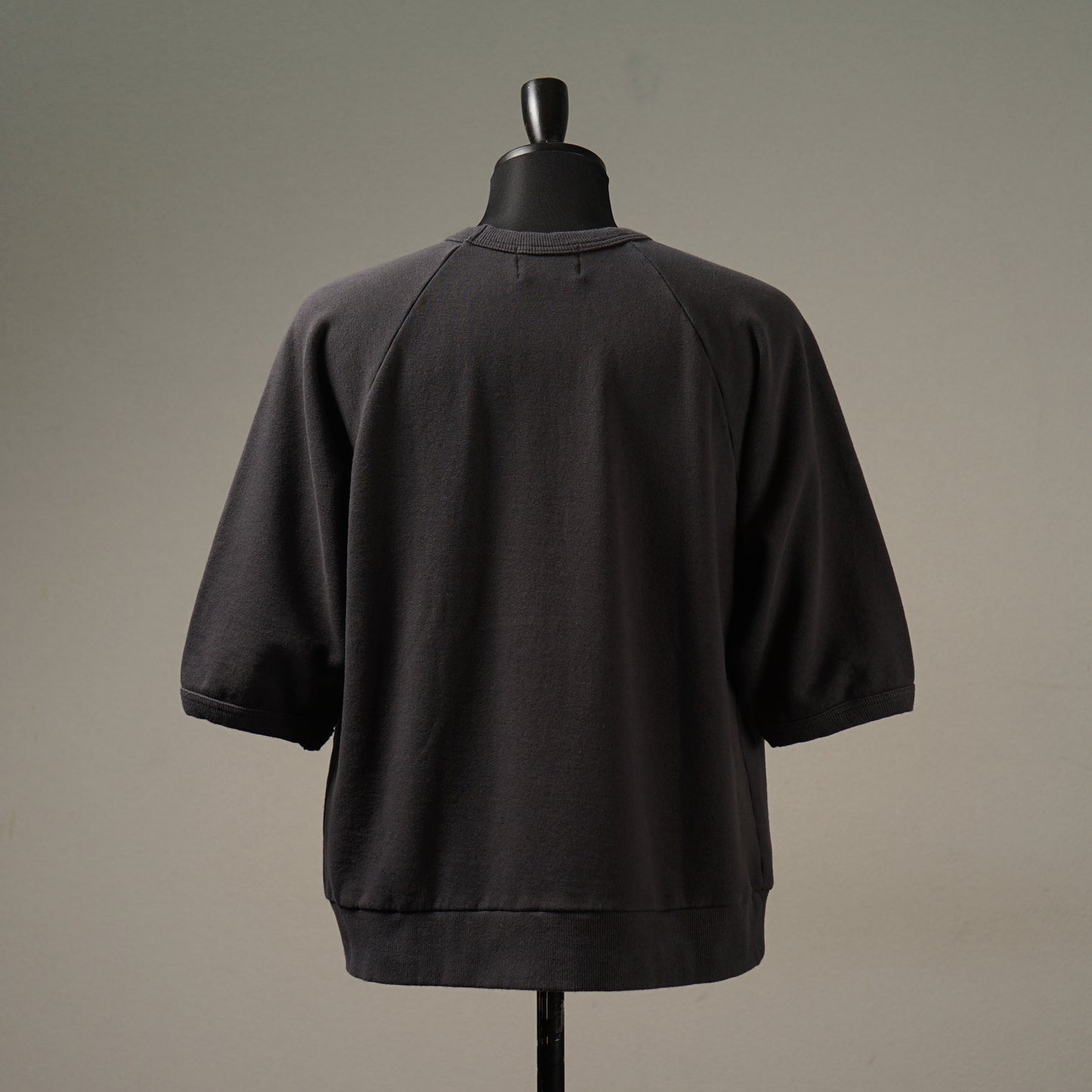 TIKITIKI SURF CLUB - S/S SWEAT / WRD-24-SS-15