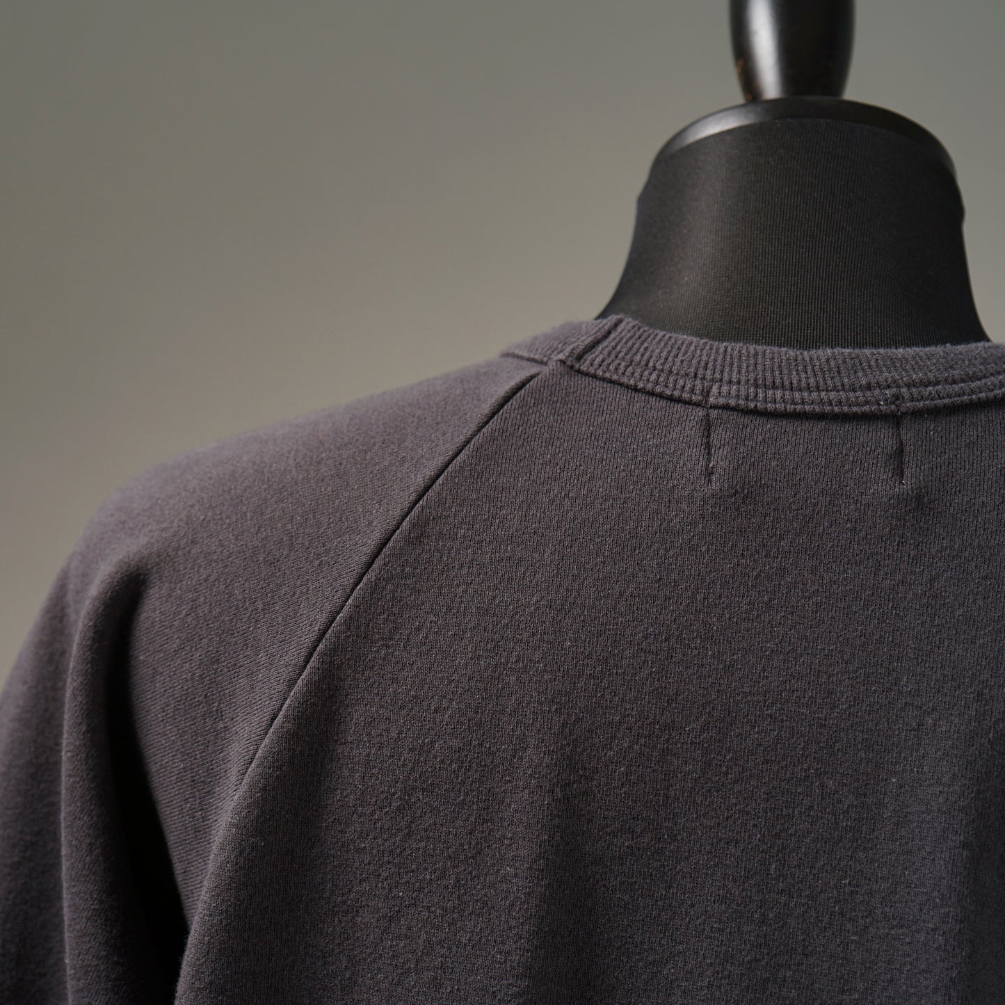 TIKITIKI SURF CLUB - S/S SWEAT / WRD-24-SS-15