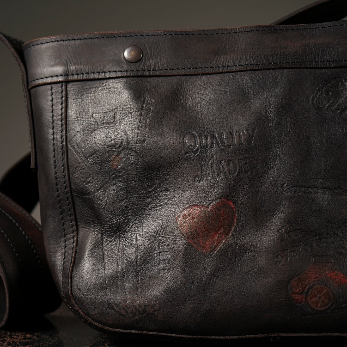 LEATHER NEWS PAPER BAG SMALL "GLAD POSTALS"【VASCO × GLADHAND】