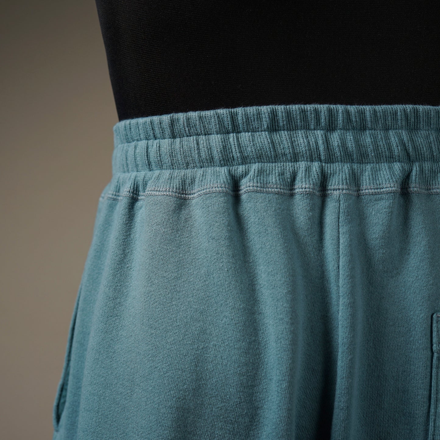 TIKITIKI SURF CLUB - SWEAT SHORTS / WRD-24-SS-16
