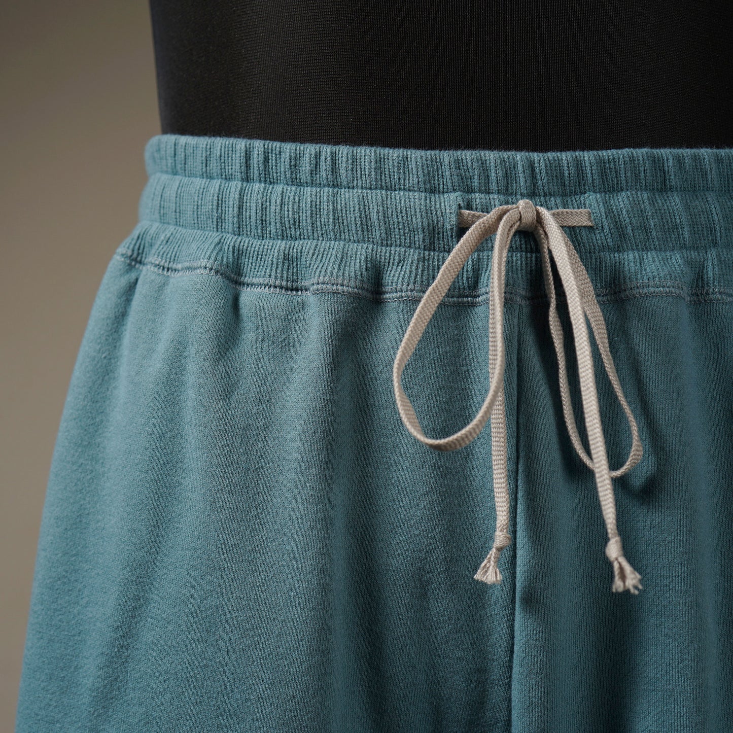TIKITIKI SURF CLUB - SWEAT SHORTS / WRD-24-SS-16