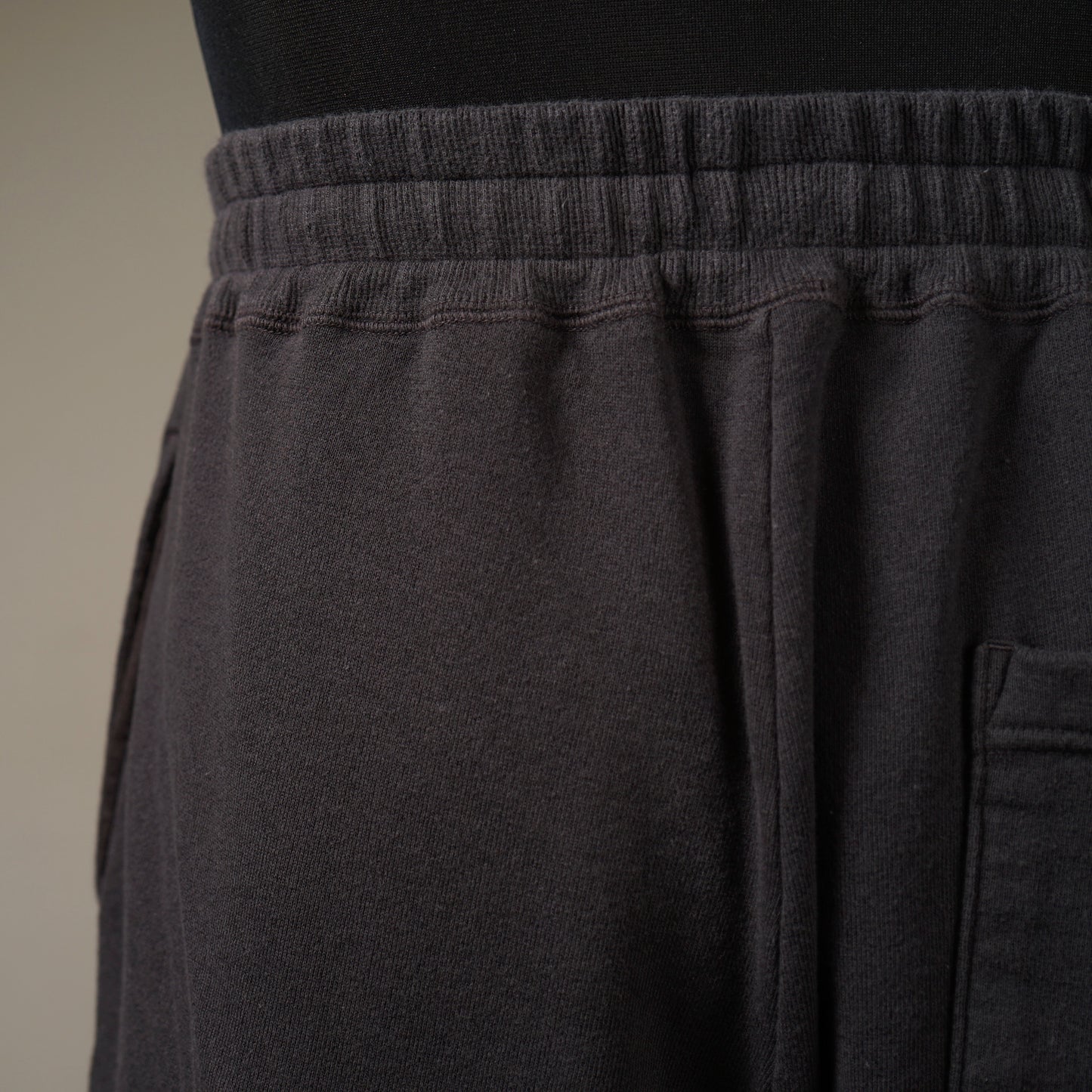 TIKITIKI SURF CLUB - SWEAT SHORTS / WRD-24-SS-16