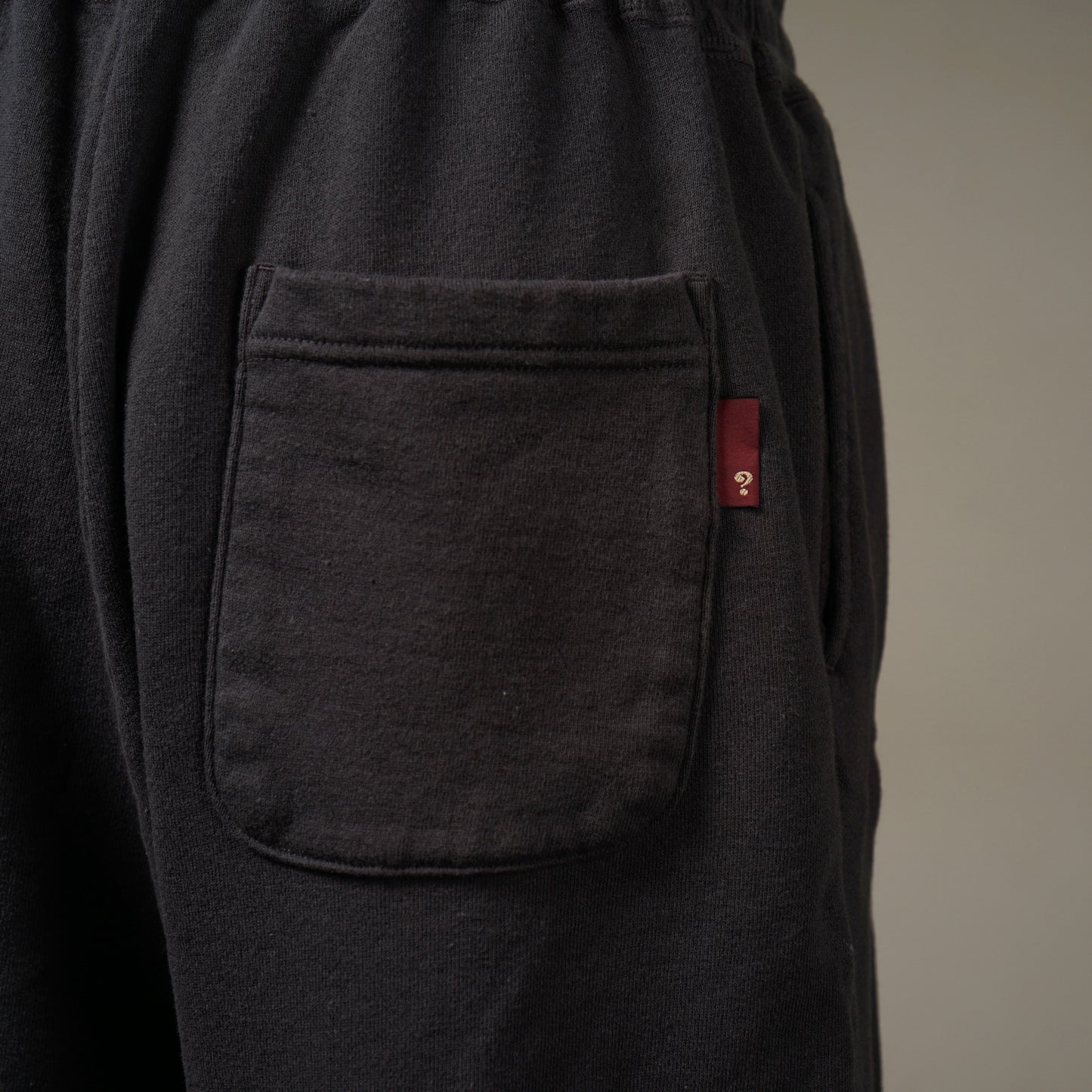 TIKITIKI SURF CLUB - SWEAT SHORTS / WRD-24-SS-16