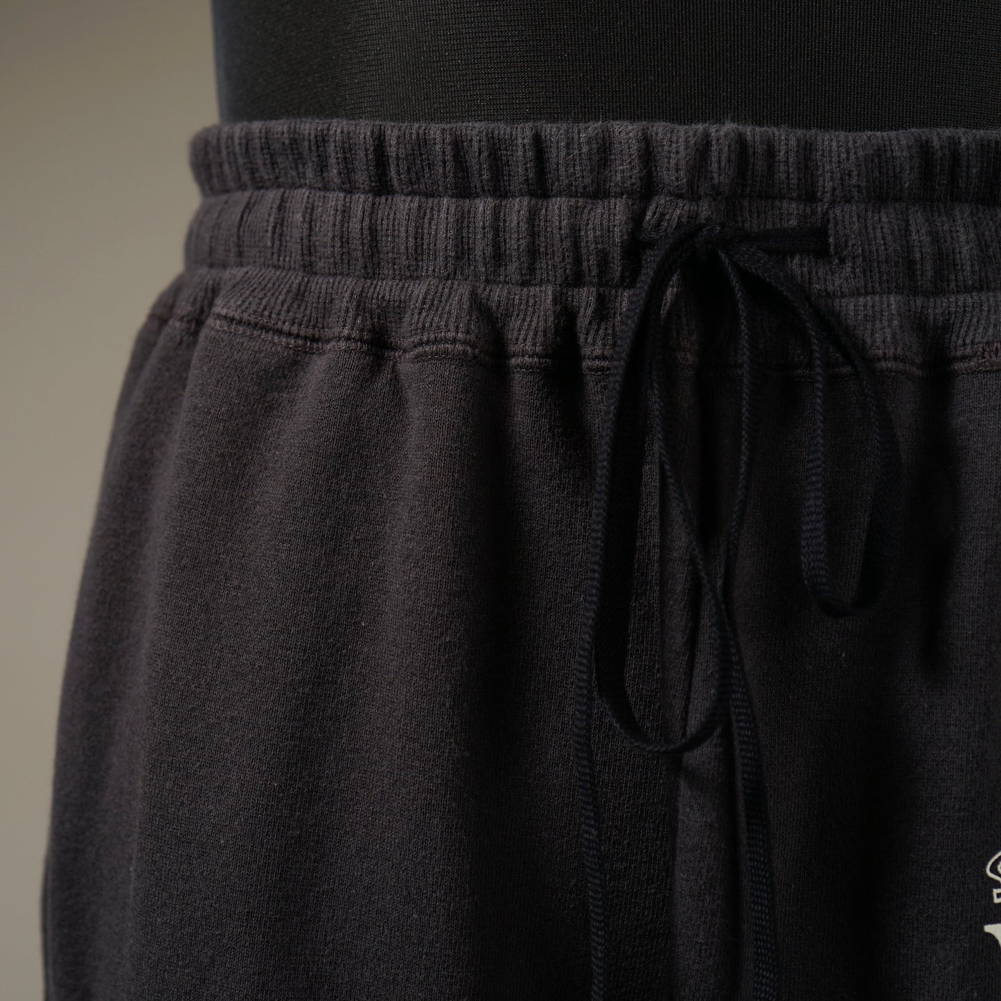 TIKITIKI SURF CLUB - SWEAT SHORTS / WRD-24-SS-16