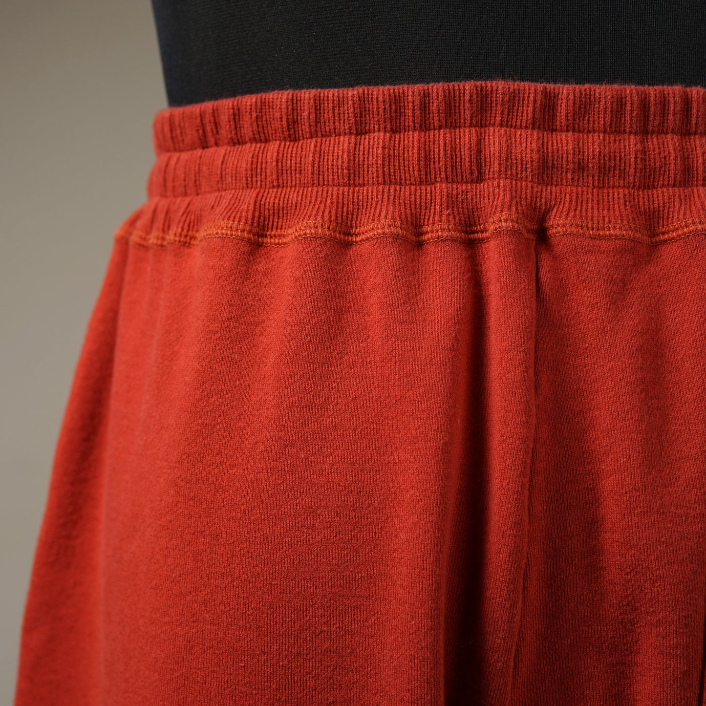 TIKITIKI SURF CLUB - SWEAT SHORTS / WRD-24-SS-16