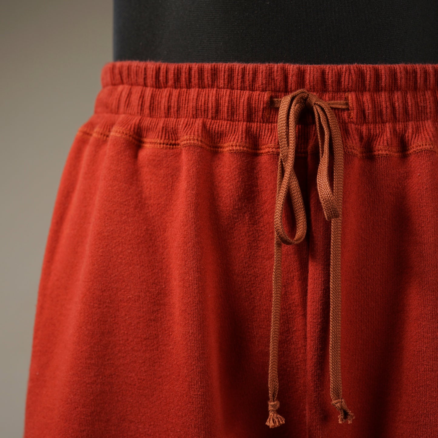 TIKITIKI SURF CLUB - SWEAT SHORTS / WRD-24-SS-16