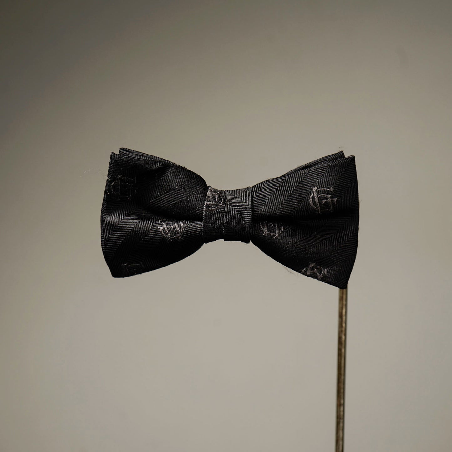 FAMILY CREST BOW TIE