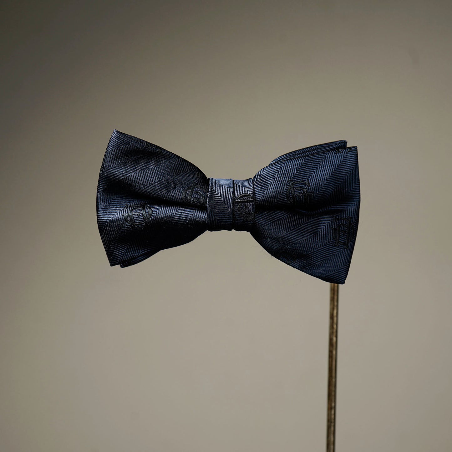 FAMILY CREST BOW TIE