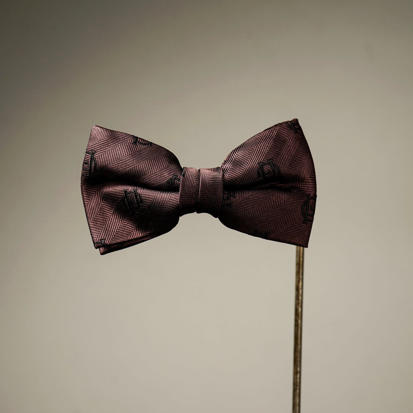 FAMILY CREST BOW TIE
