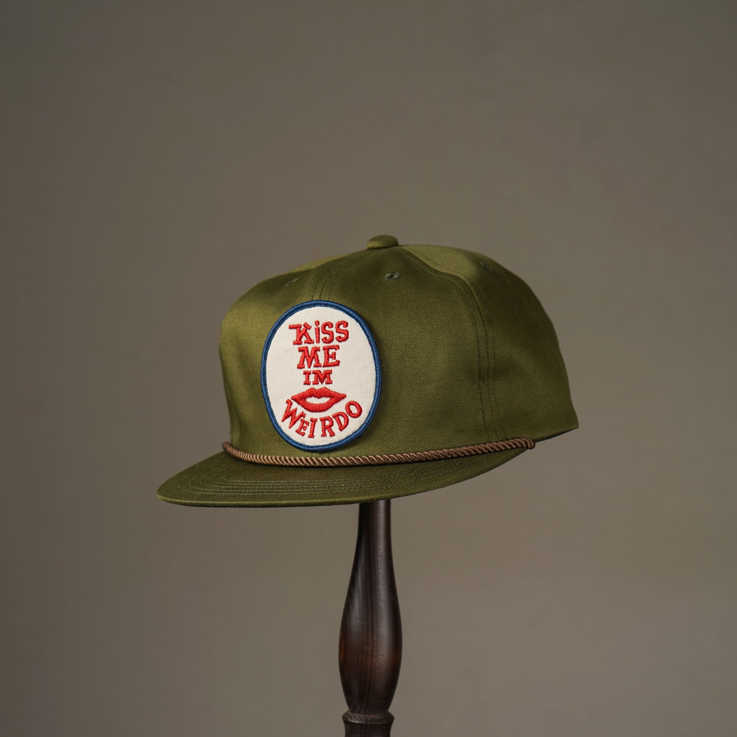 KISS ME - TRUCKER CAP / WRD51G02