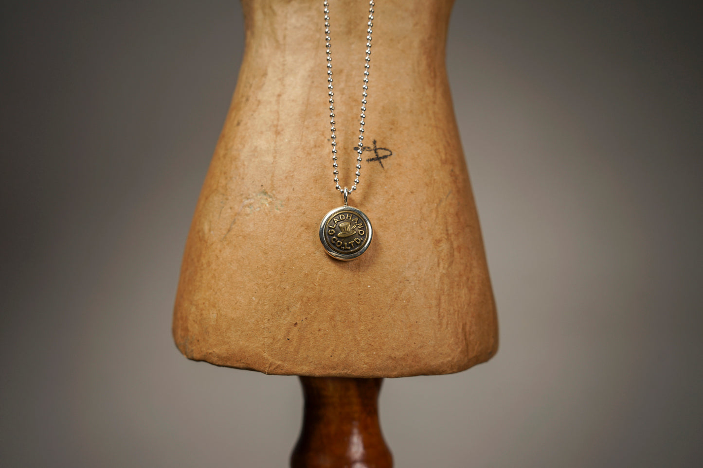 BUTTON CHARM