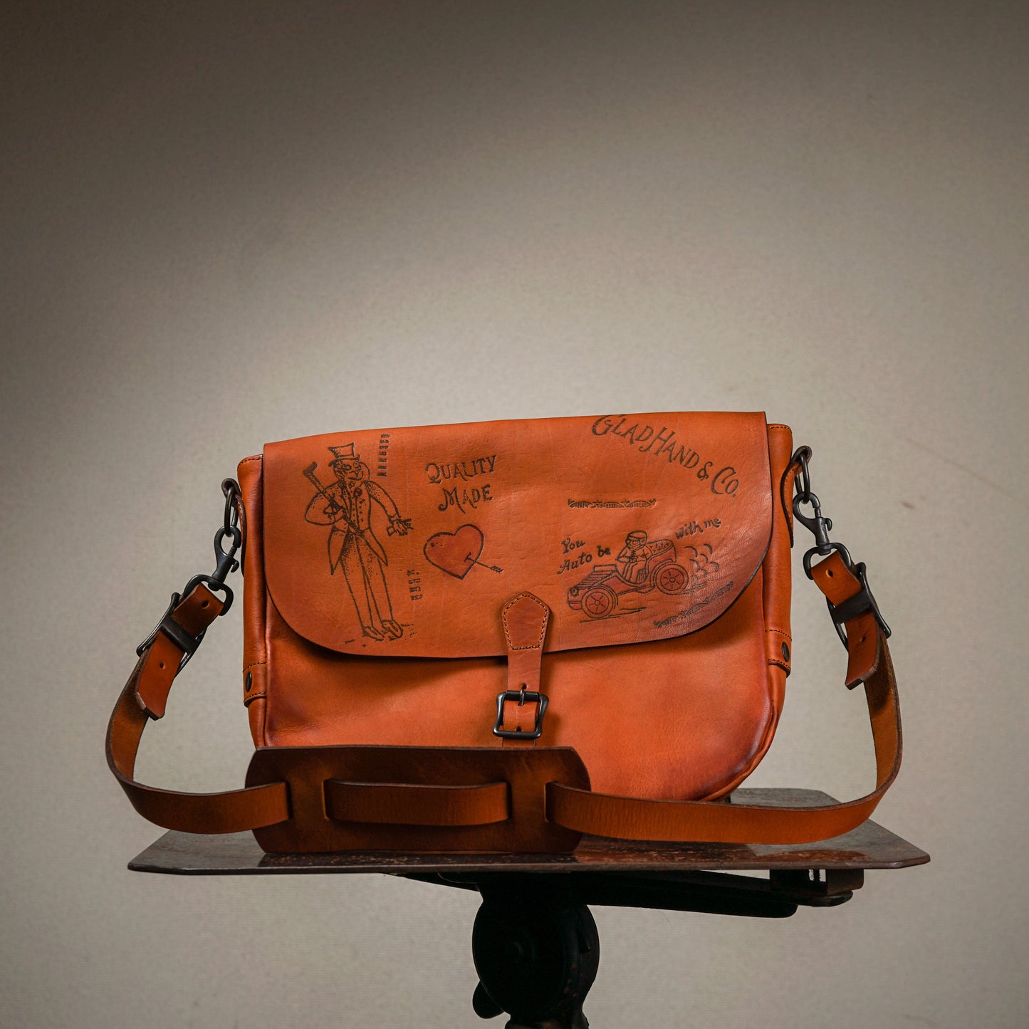 LEATHER POSTMAN SHOULDER BAG "GLAD POSTALS"