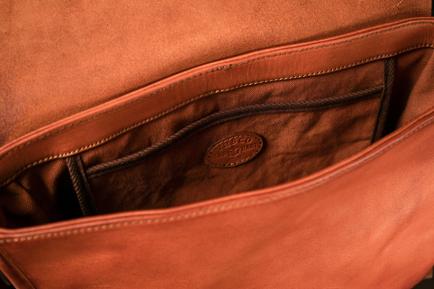 LEATHER POSTMAN SHOULDER BAG "GLAD POSTALS"