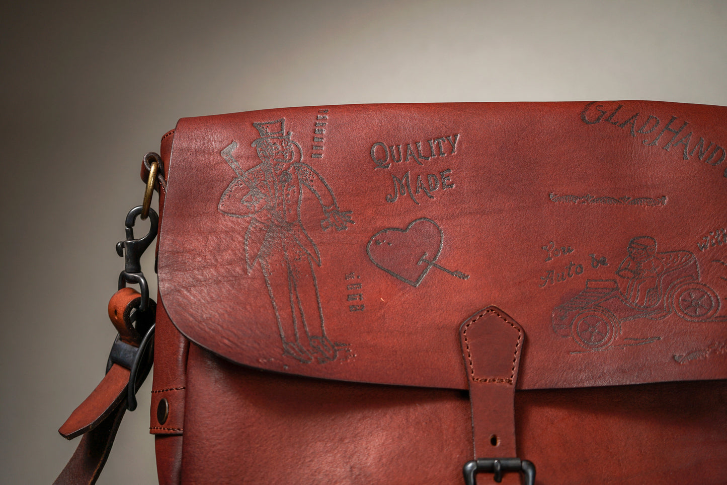 LEATHER POSTMAN SHOULDER BAG "GLAD POSTALS"
