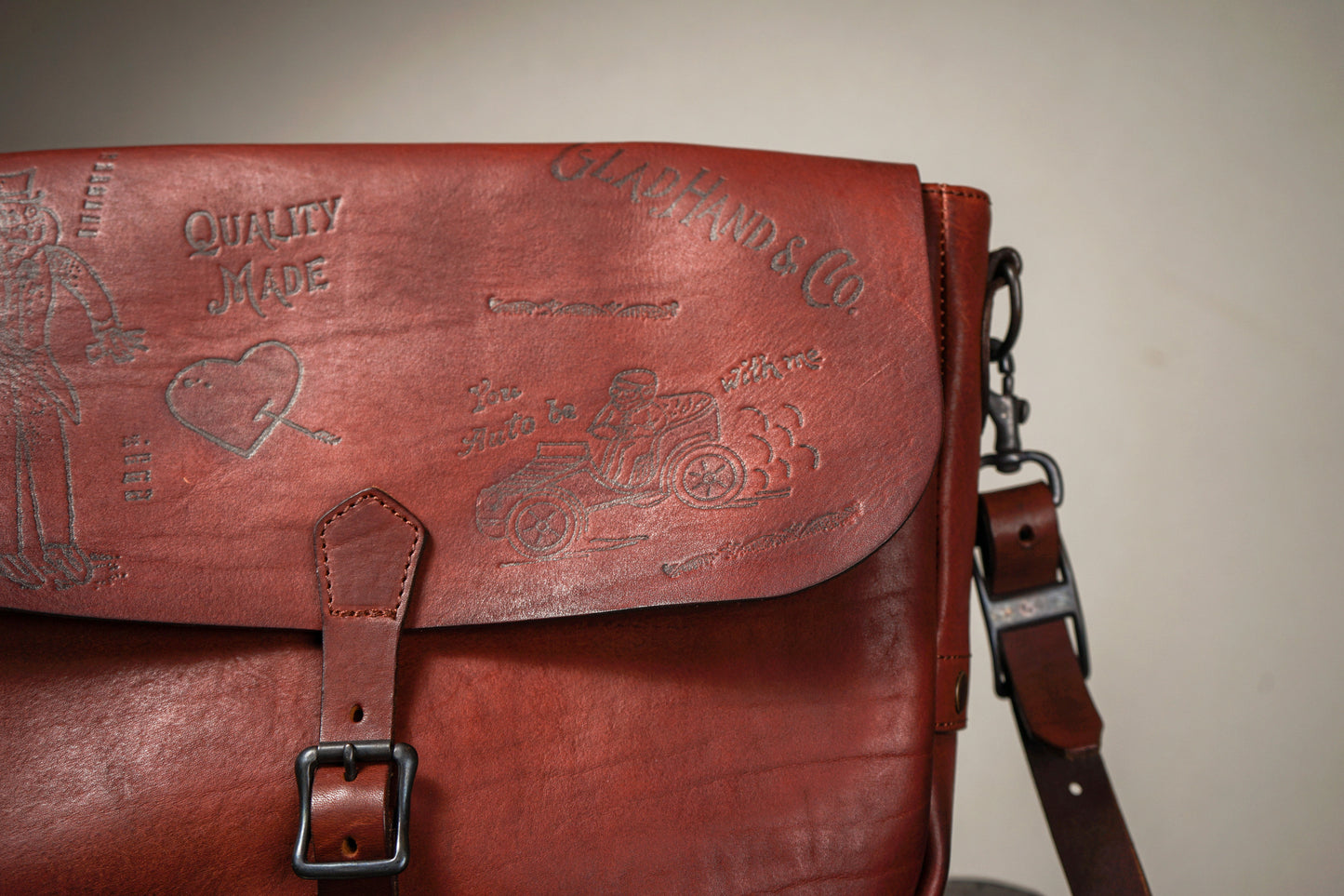 LEATHER POSTMAN SHOULDER BAG "GLAD POSTALS"