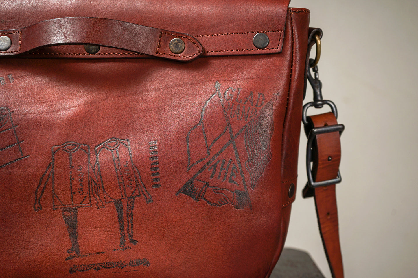LEATHER POSTMAN SHOULDER BAG "GLAD POSTALS"
