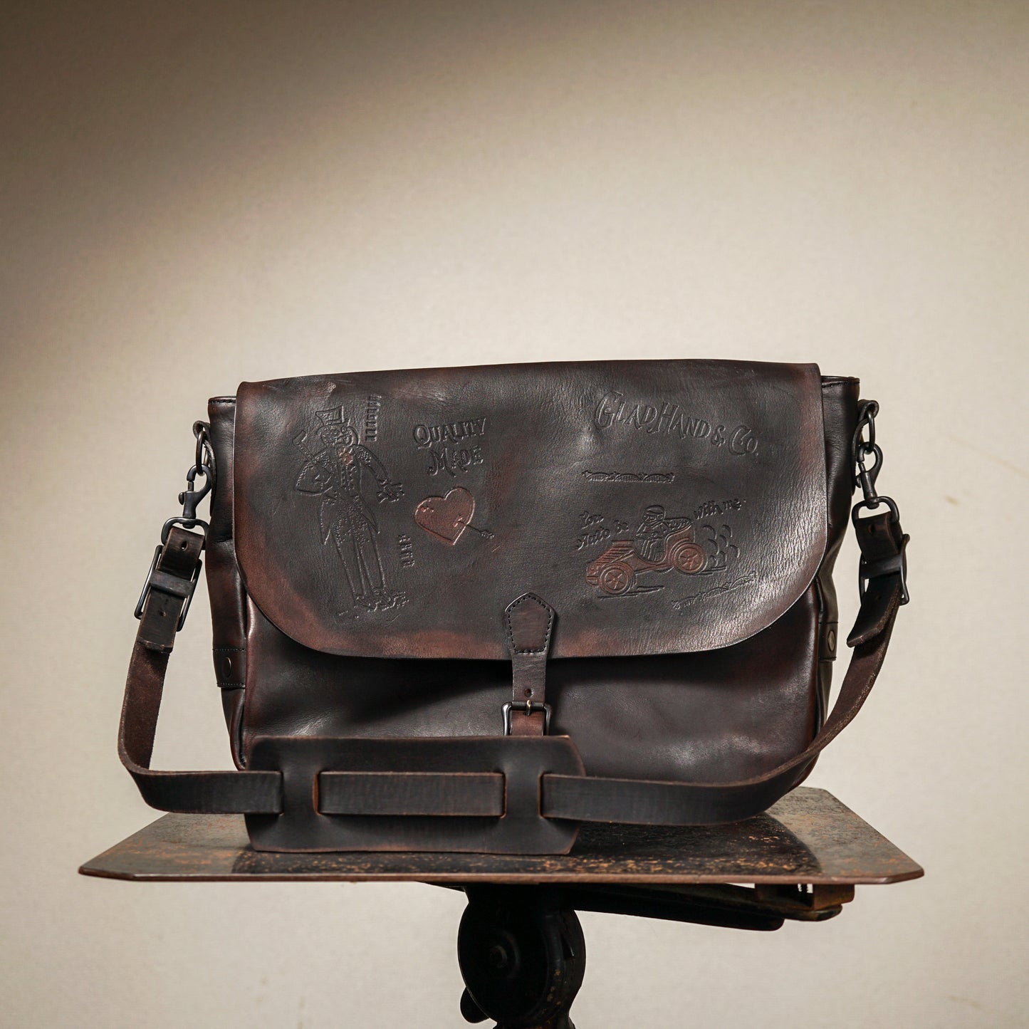 LEATHER POSTMAN SHOULDER BAG "GLAD POSTALS"