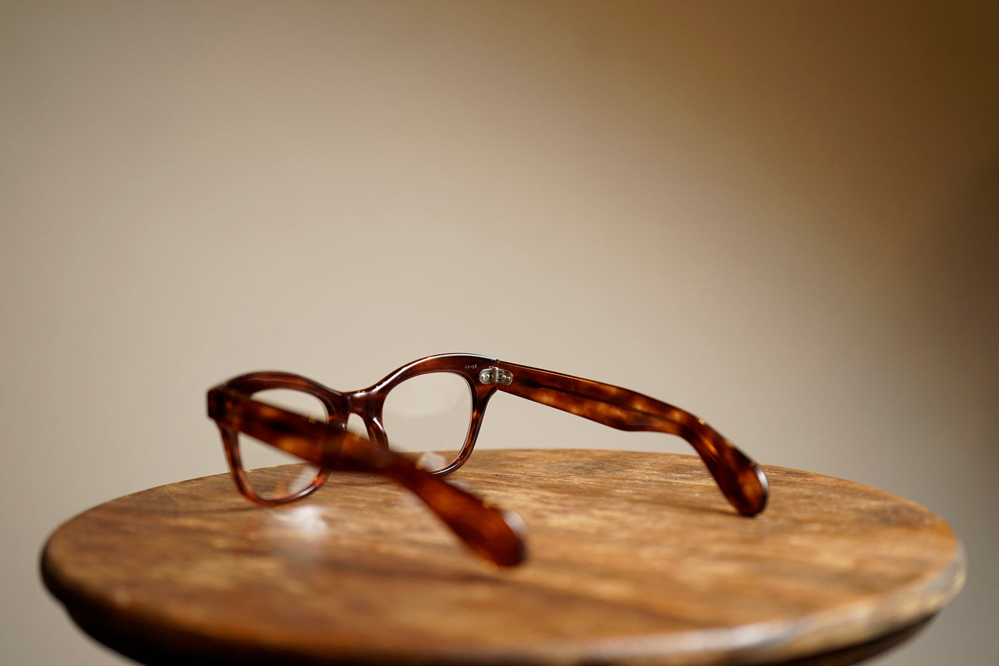 BLACK CARAVAN - SISSY #001