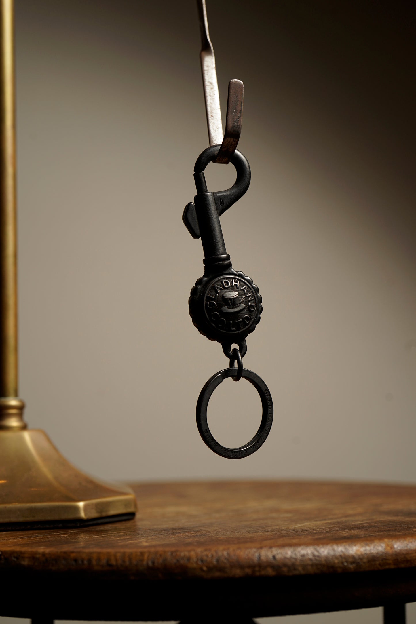 BOTTLE OPENER KEY RING "HAT"