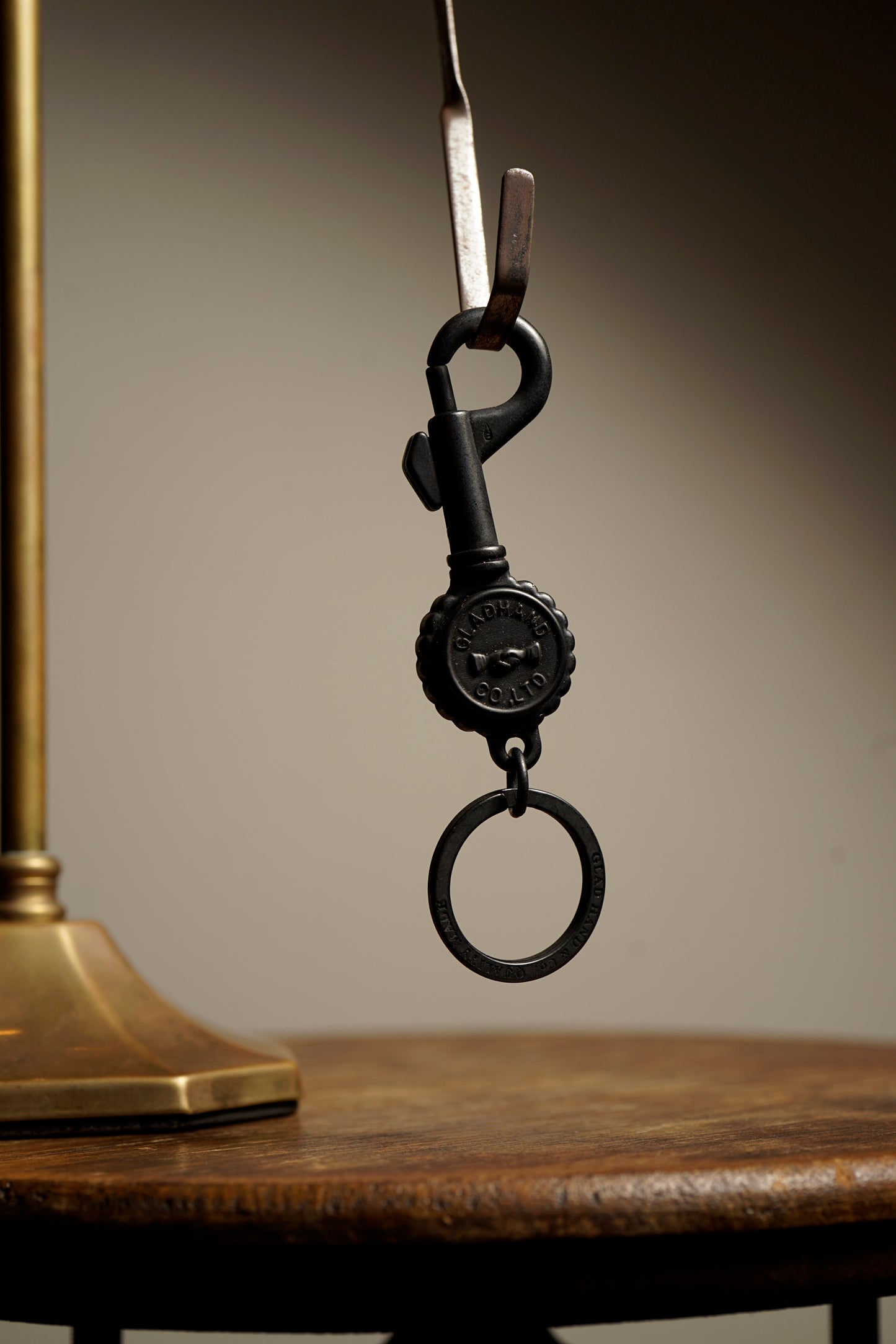 BOTTLE OPENER KEY RING "SHAKE HAND"