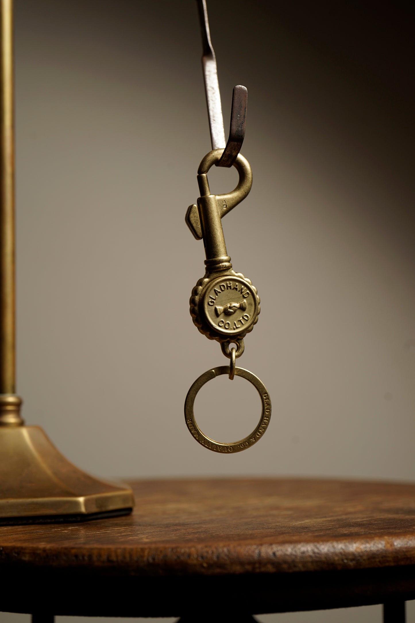 BOTTLE OPENER KEY RING "SHAKE HAND"