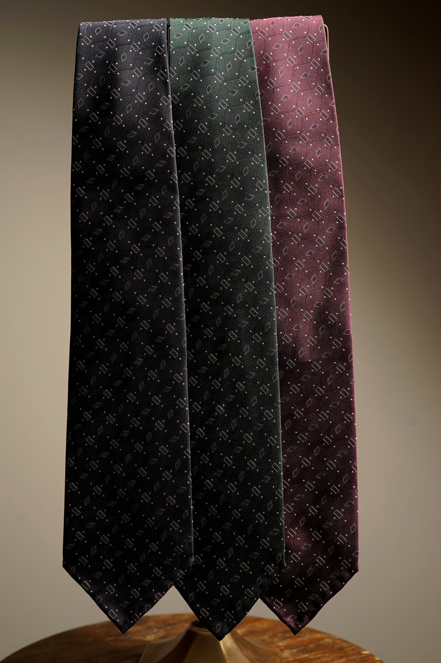 LOUISVILLE - FOUR IN HAND TIE