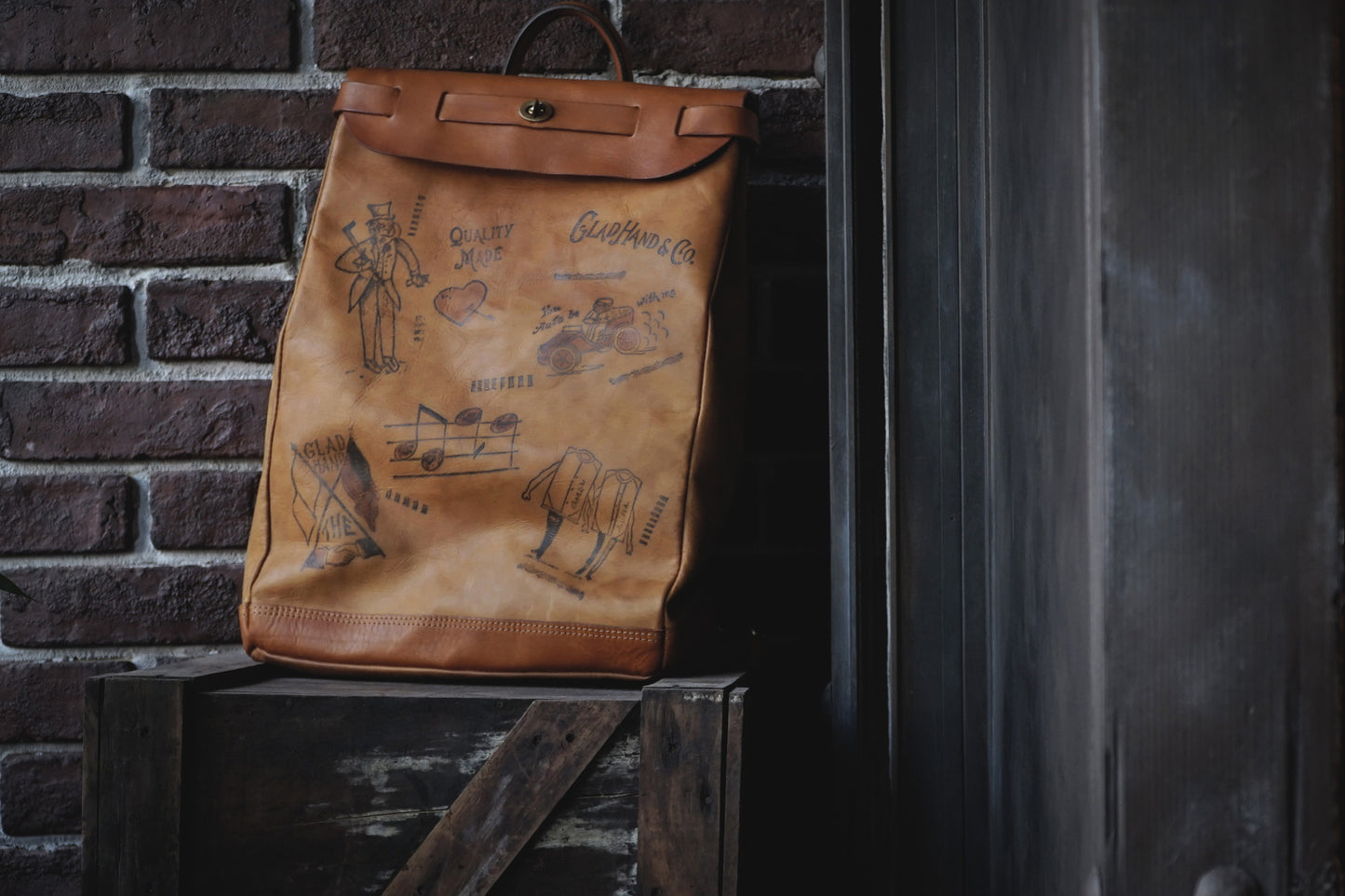 LEATHER VOYAGE 2WAY RUCKSACK "GLAD POSTALS"