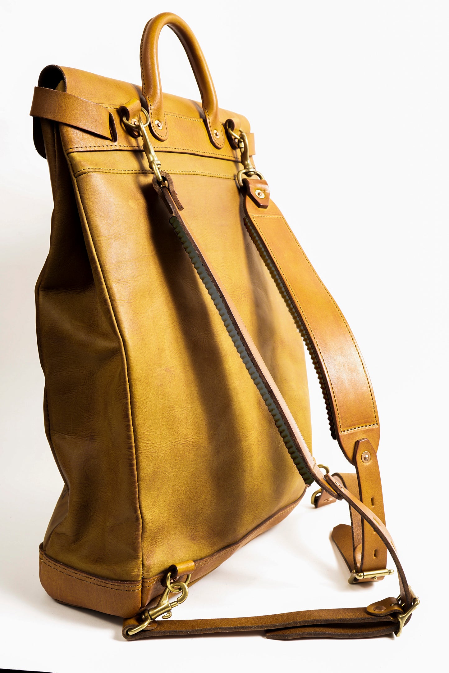 LEATHER VOYAGE 2WAY RUCKSACK "GLAD POSTALS"