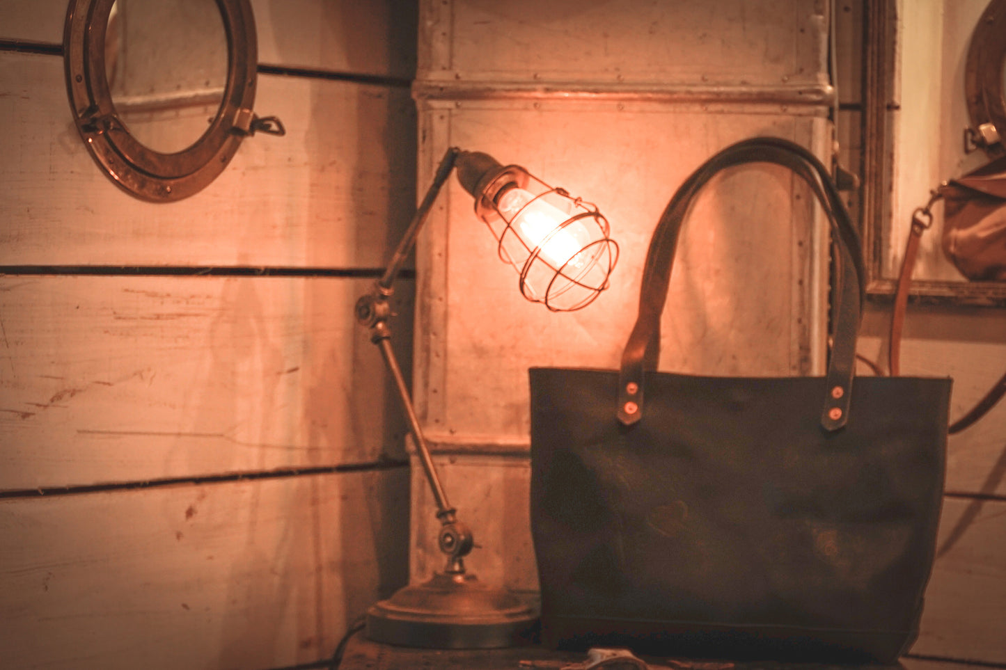 LEATHER TRAVEL TOTE BAG "GLAD POSTALS"【vasco × GLADHAND】