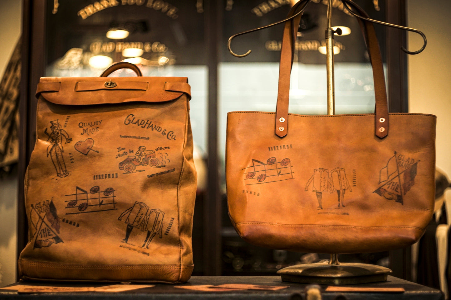 LEATHER TRAVEL TOTE BAG "GLAD POSTALS"【vasco × GLADHAND】