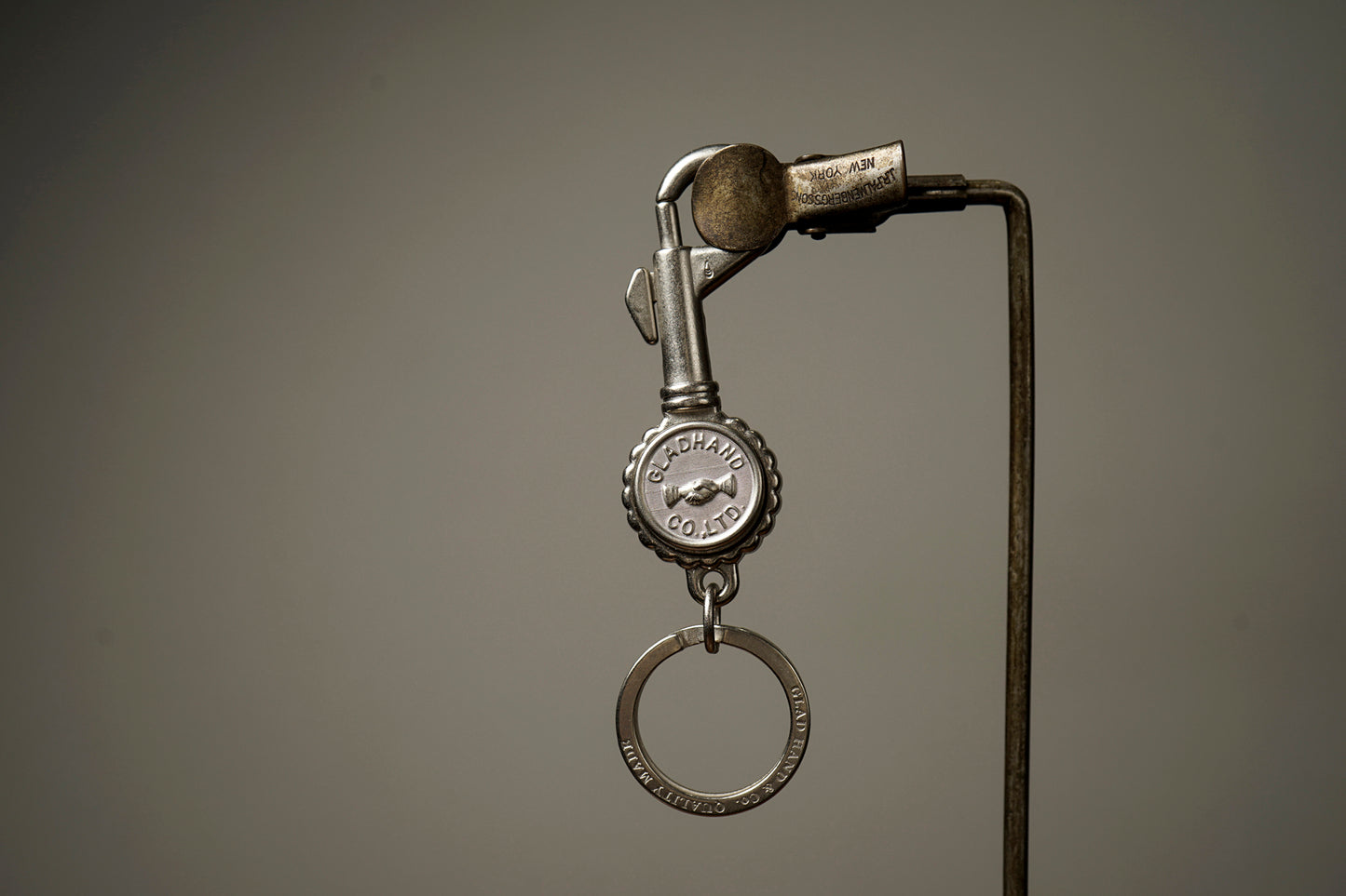 BOTTLE OPENER KEY RING "SHAKE HAND"