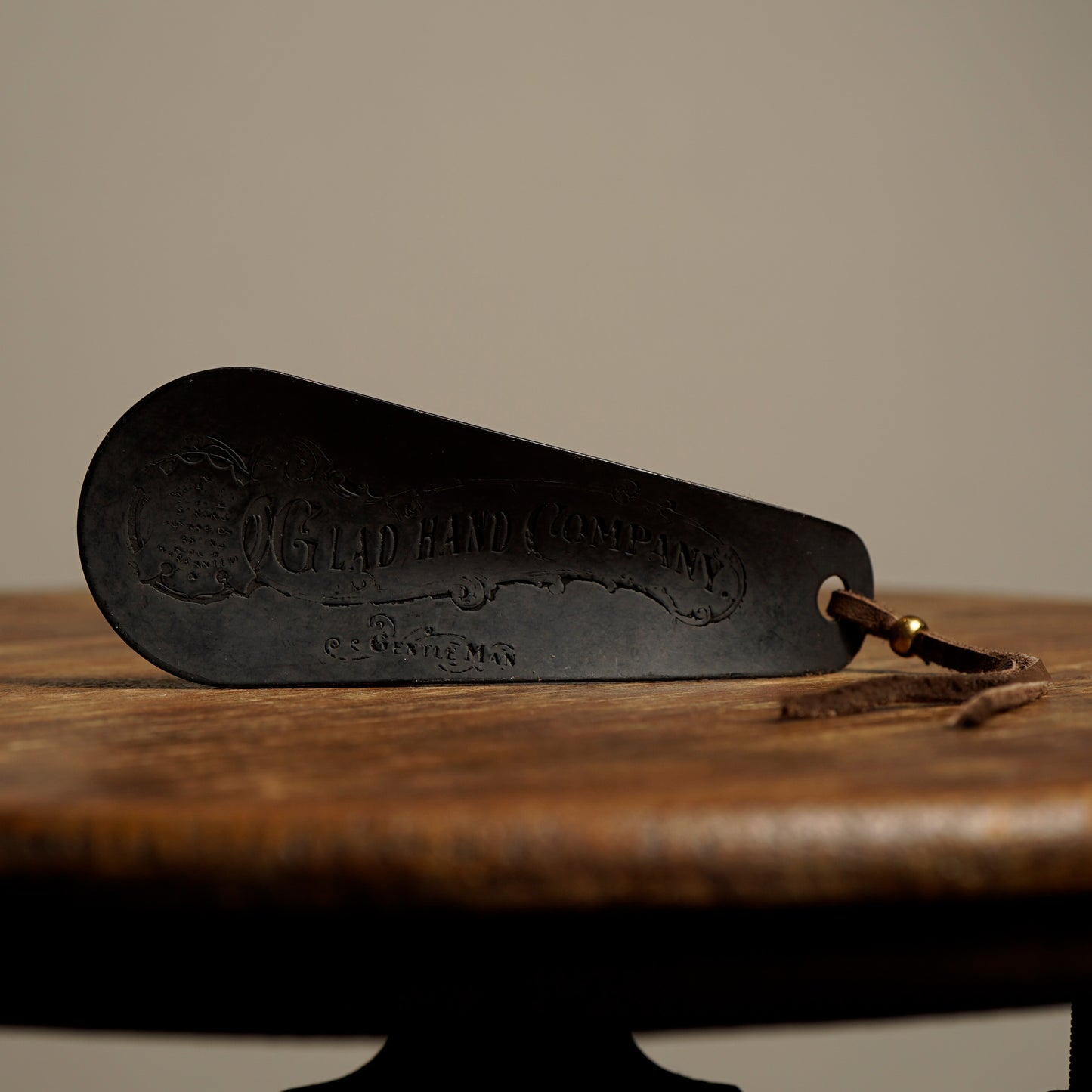 SHOE HORN