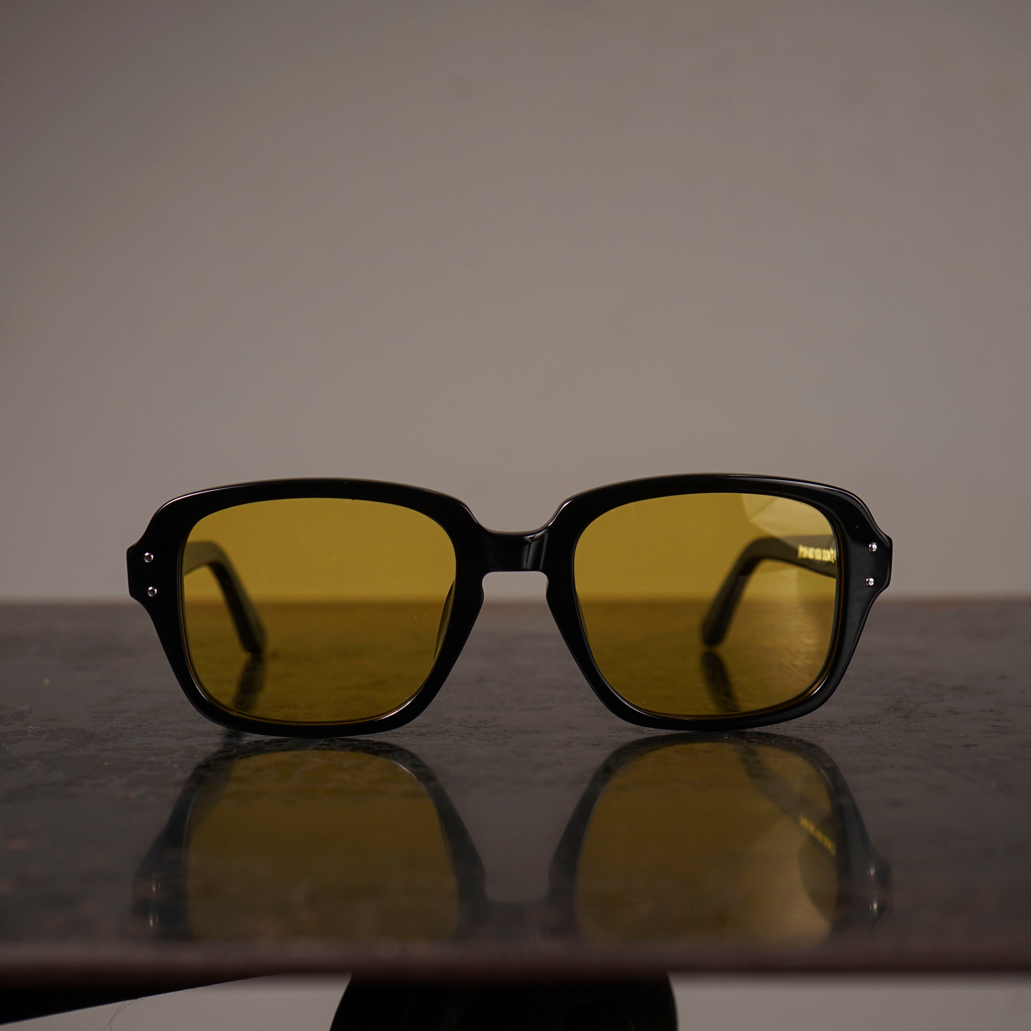 WEIRDO – GLADHAND & Co.