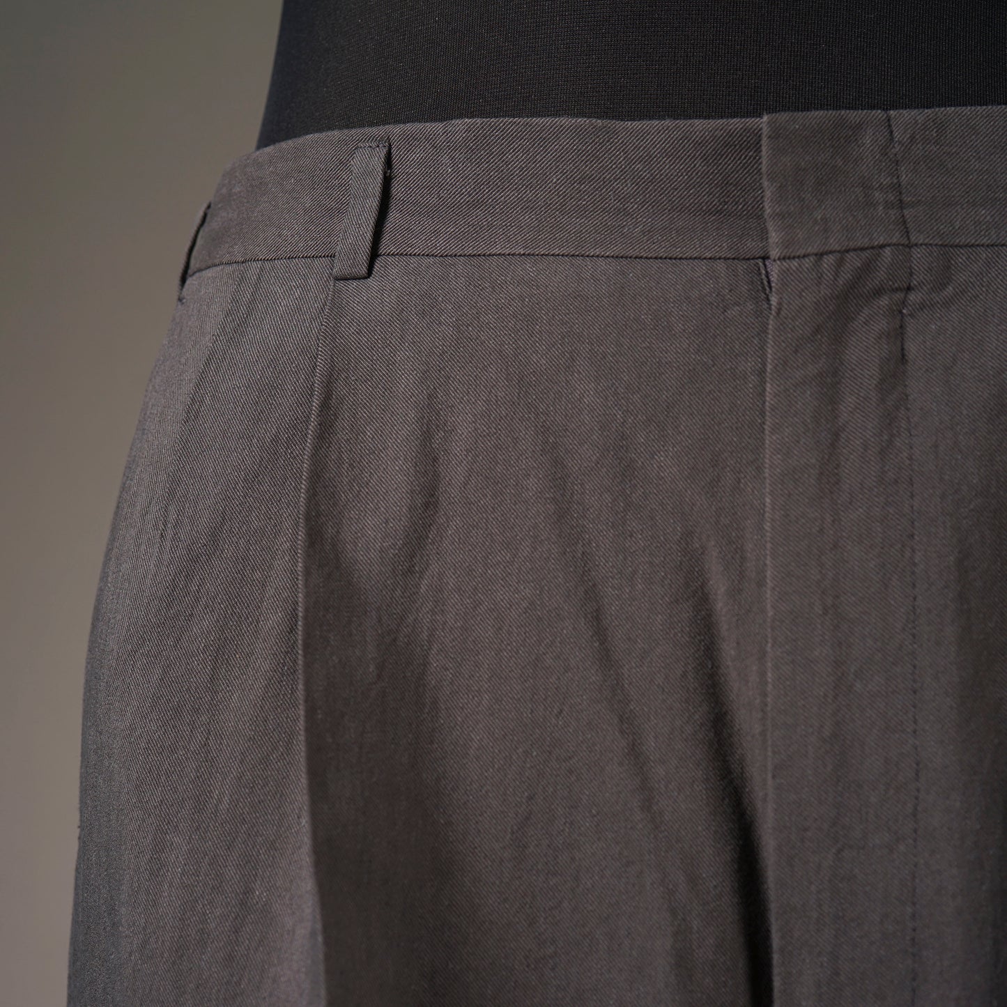 GLADDEN - TWO TUCK TROUSER / BYGH6119