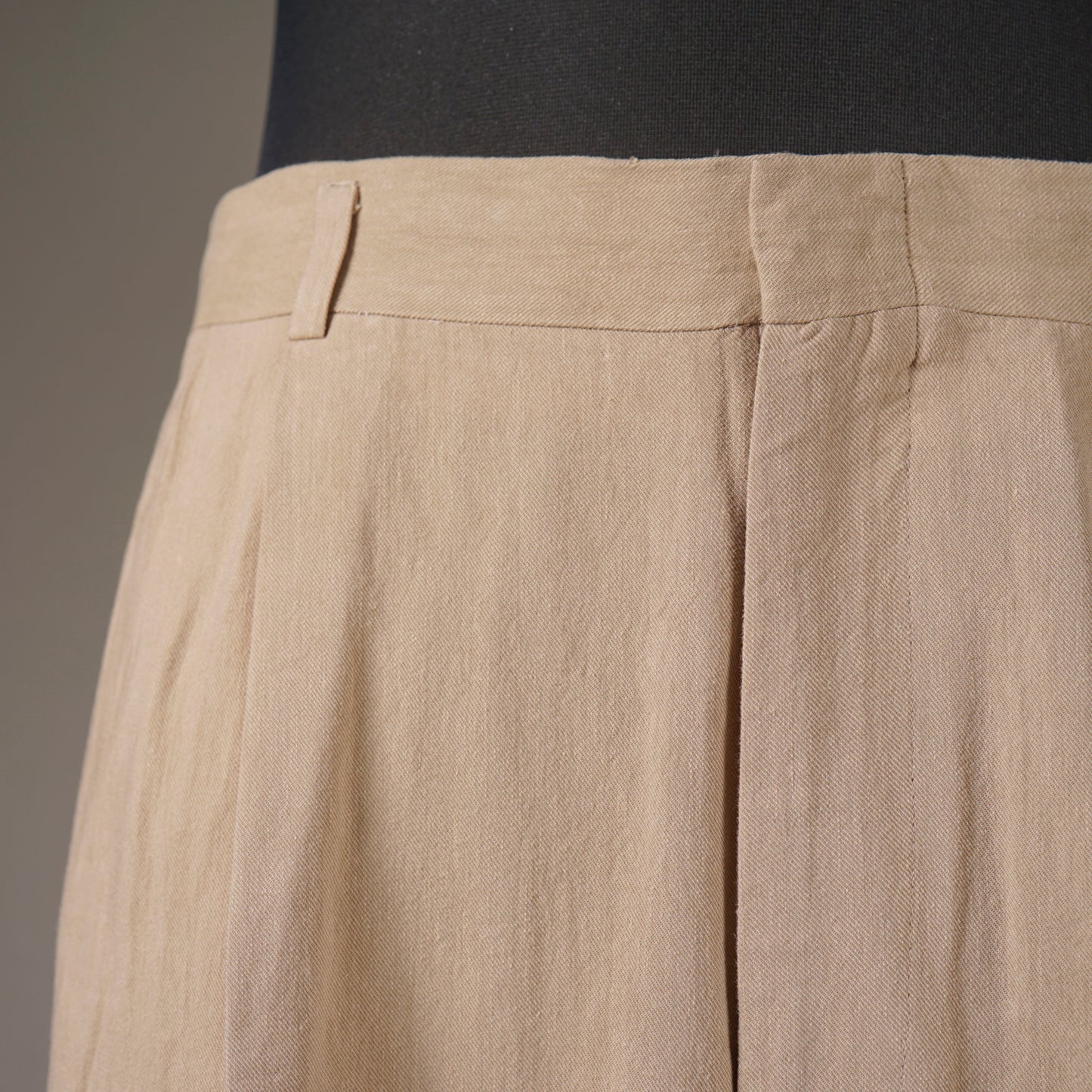 GLADDEN - TWO TUCK TROUSER / BYGH6119