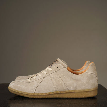 PROVENANCE - GERMAN TRAINER / BYGH-24-AW-G03