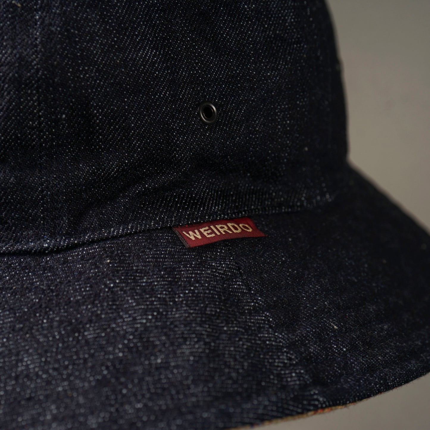 LOOK INVADING - REVERSIBLE HAT / WRD53G05