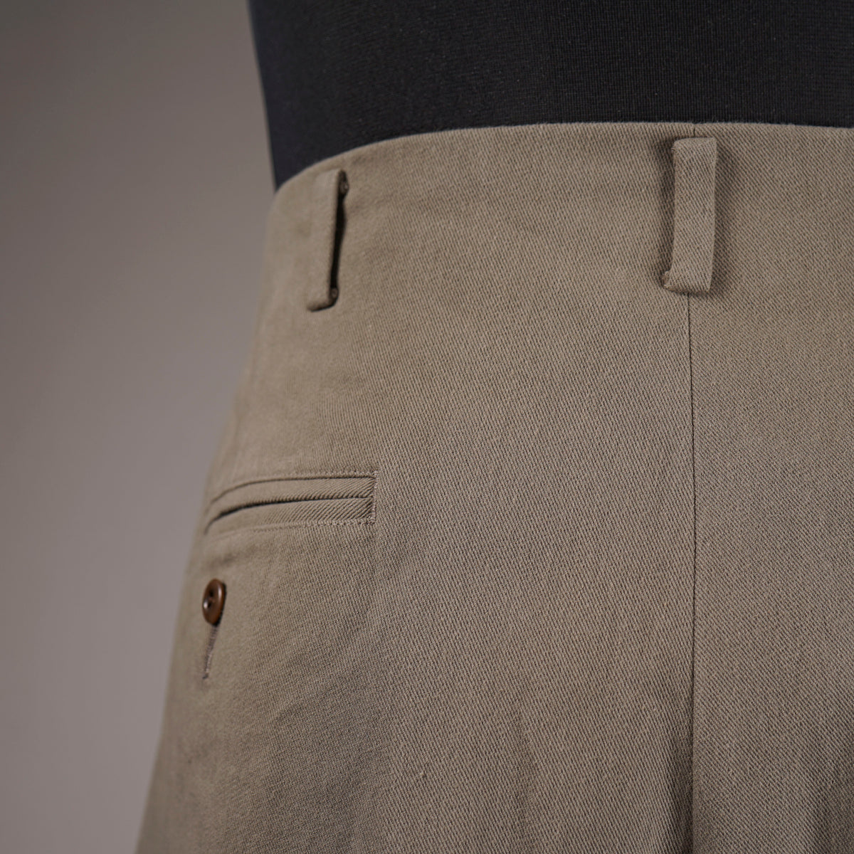 GLADDEN - TWO TUCK TROUSER / BYGH6312