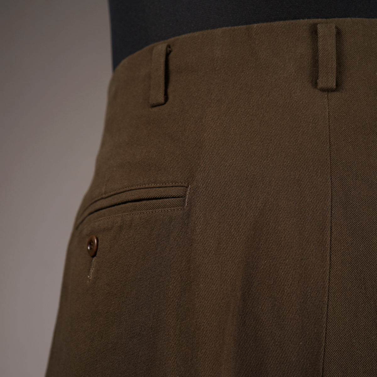 GLADDEN - TWO TUCK TROUSER / BYGH6312