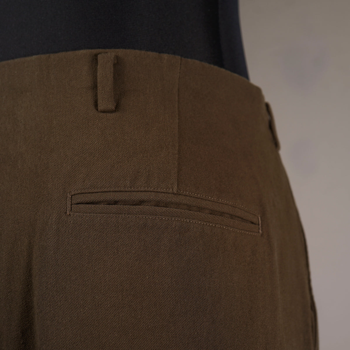 GLADDEN - TWO TUCK TROUSER / BYGH6312