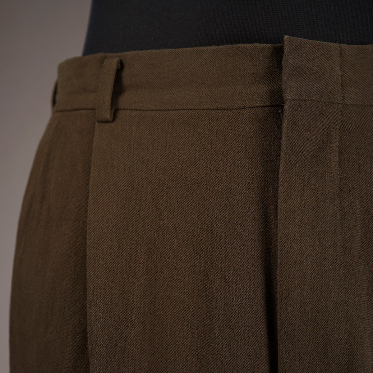 GLADDEN - TWO TUCK TROUSER / BYGH6312