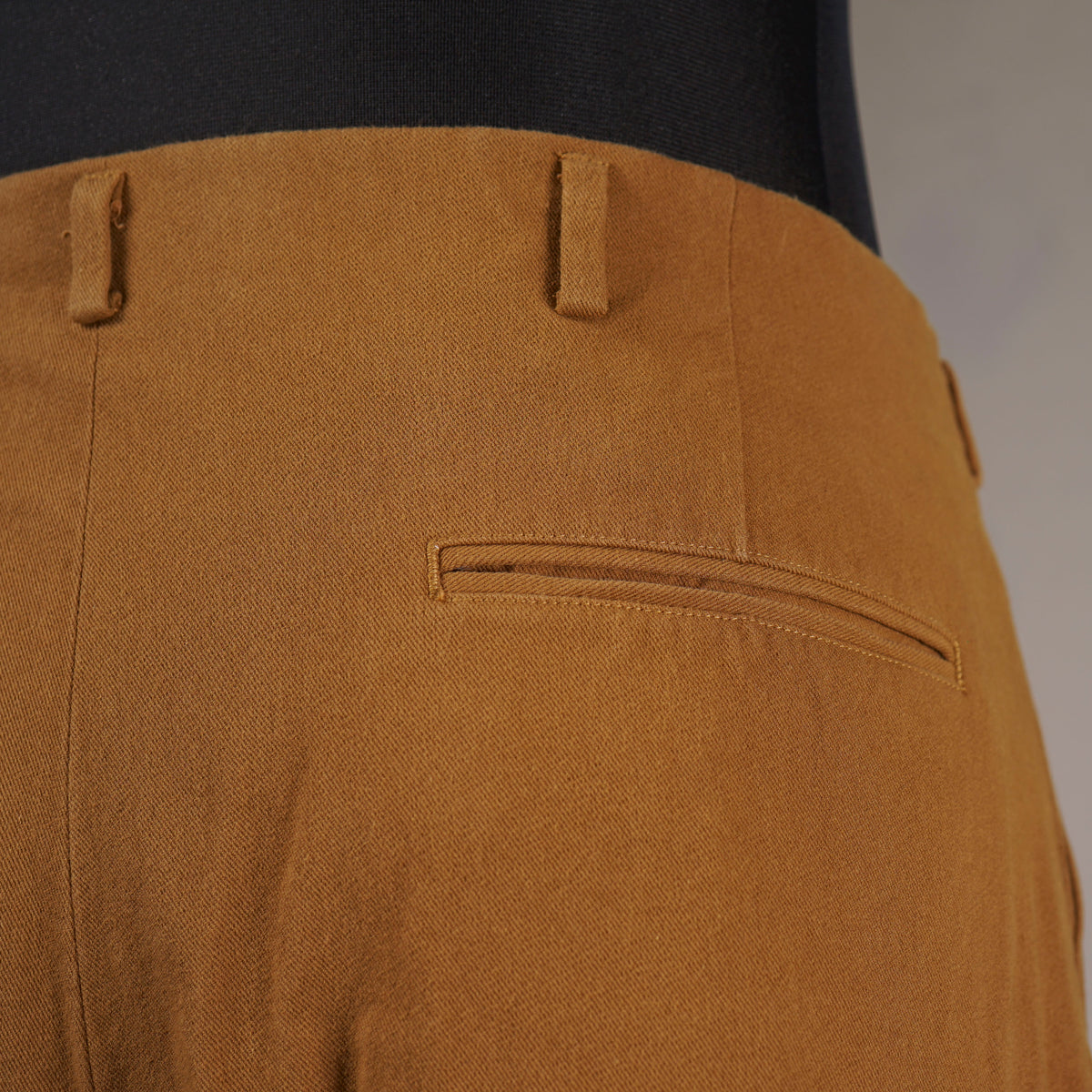 GLADDEN - TWO TUCK TROUSER / BYGH6312