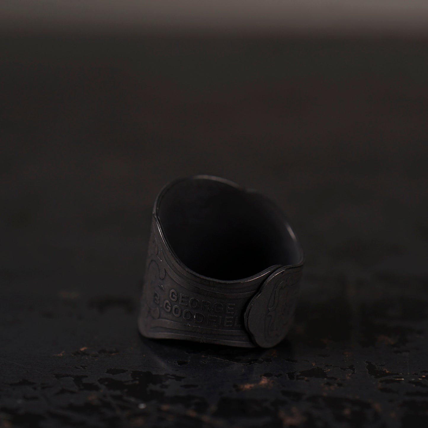CIGAR TAG RING "BLACK"