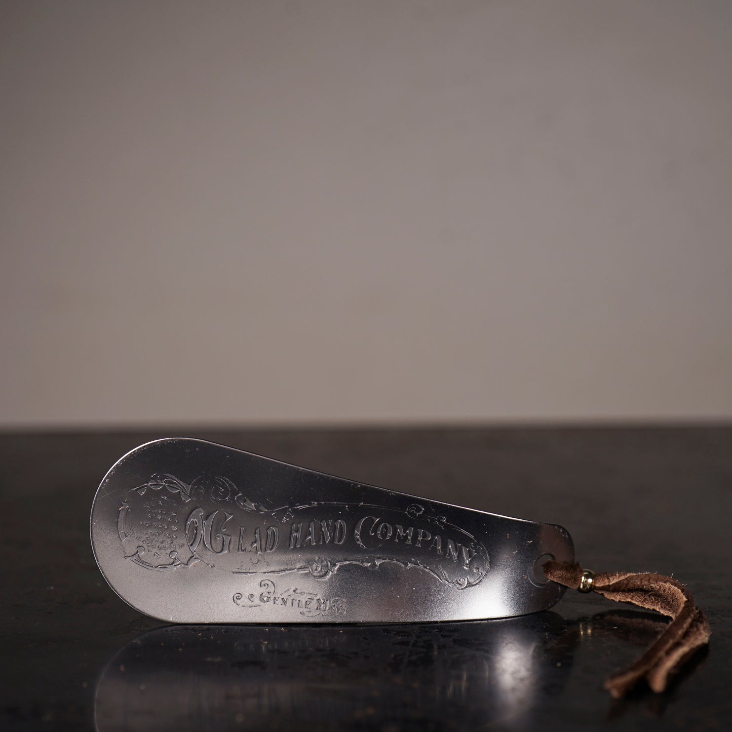 SHOE HORN